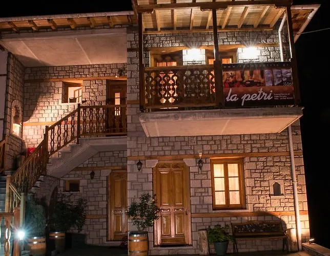 La Petri Studios With Fireplace & View