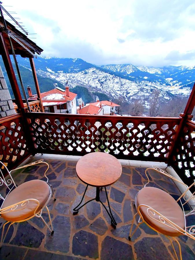 La Petri With Fireplace & View