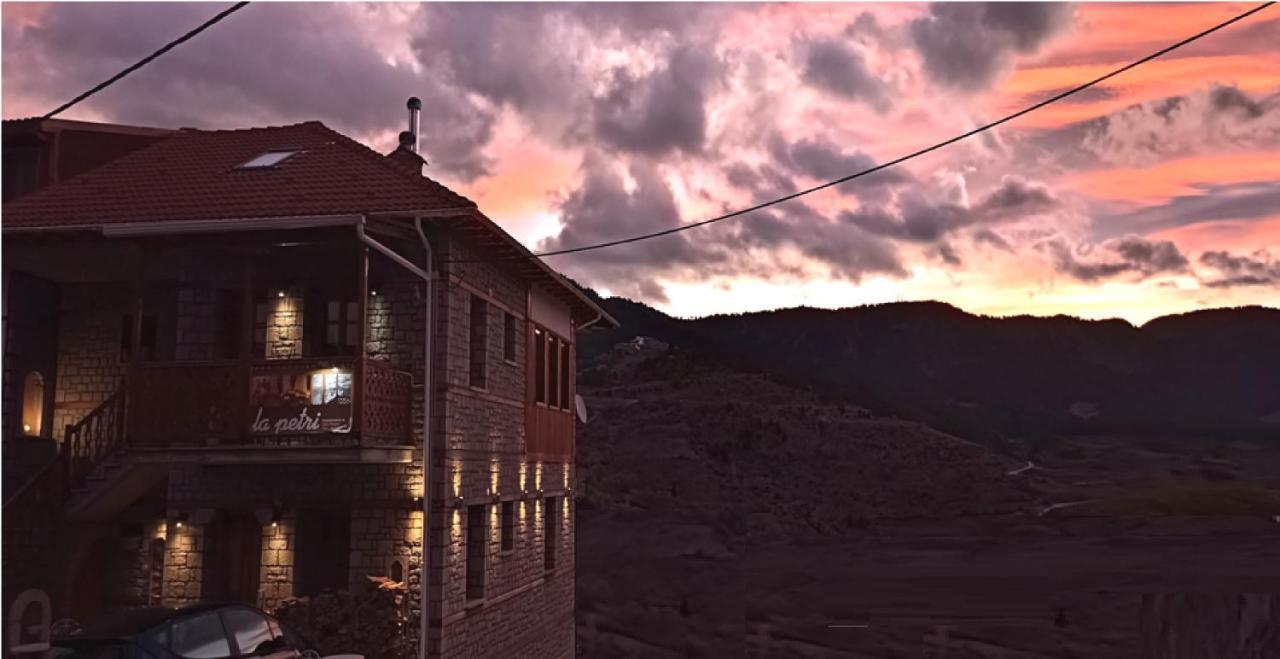 La Petri With Fireplace & View Appartement Metsovo