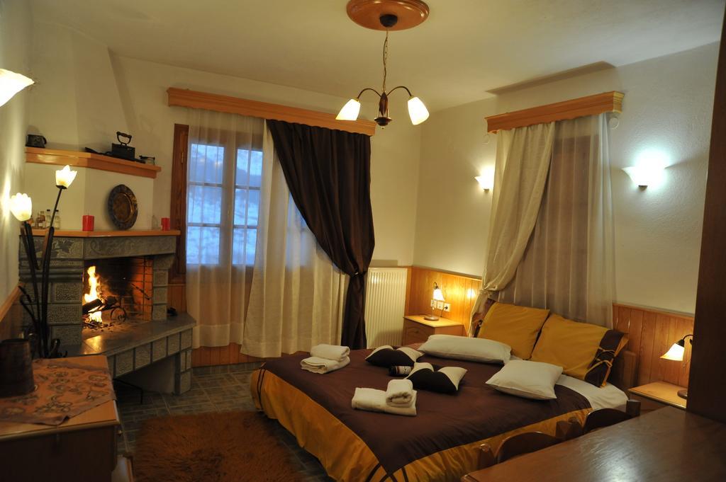 La Petri With Fireplace & View Metsovo
