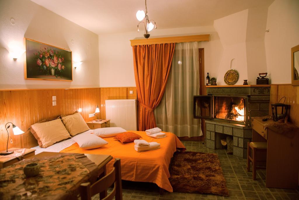 La Petri With Fireplace & View Metsovo